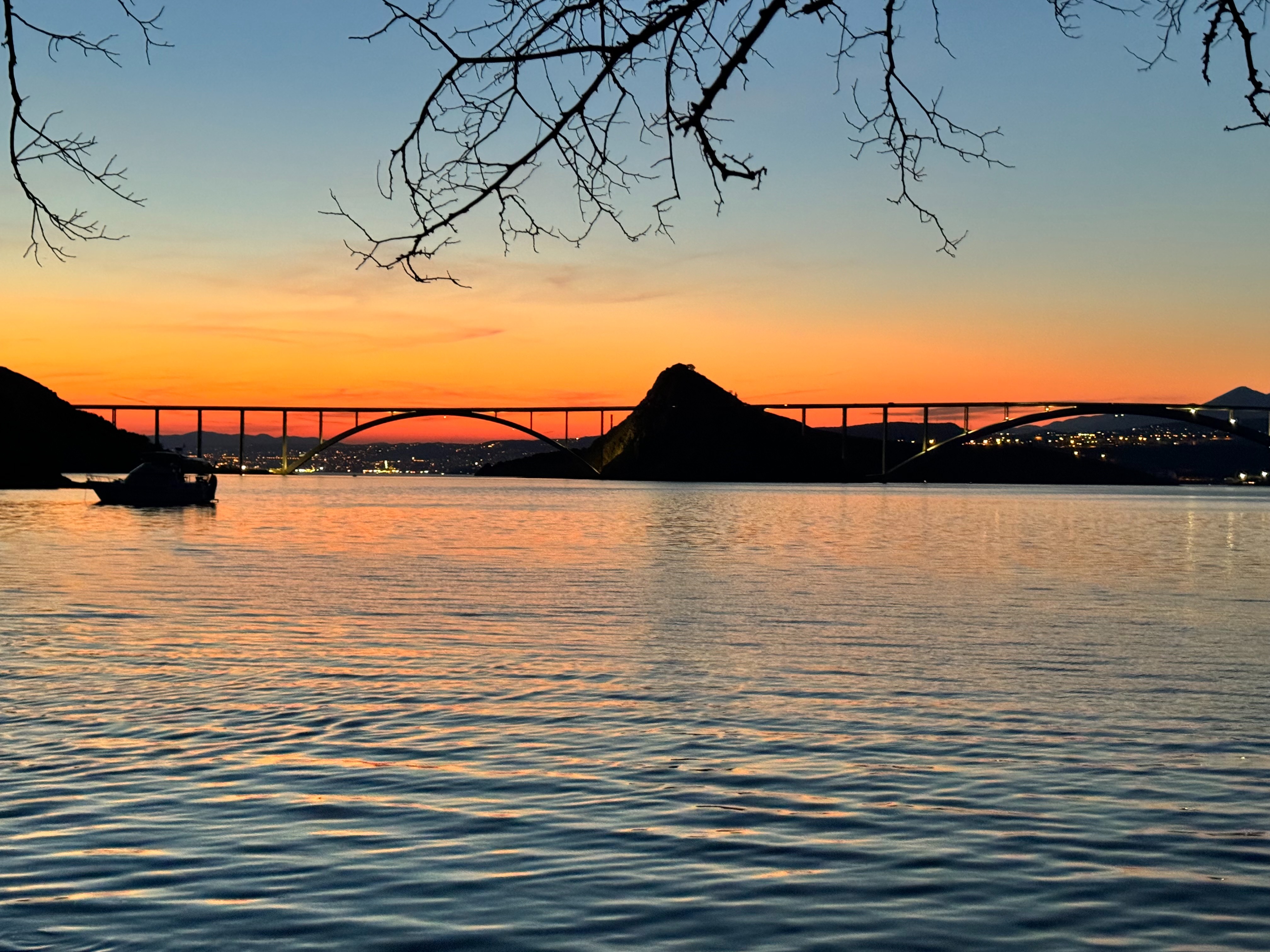 xxx flod i solnedgång